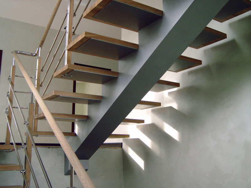 Лестницы на второй этаж на металлическом каркасе