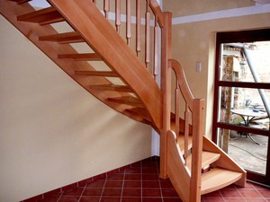 Деревянная лестница на второй этаж своими руками