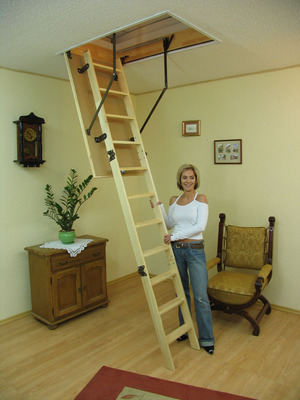 Чердачные лестницы бывают очень привлекательными и могут устанавливаться в жилых помещениях.