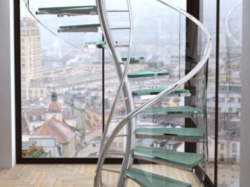 Лестница со стеклянными ограждениями