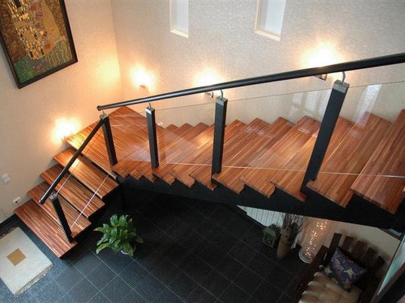 Выбор конструкции лестницы, ступеней и материала изготовления