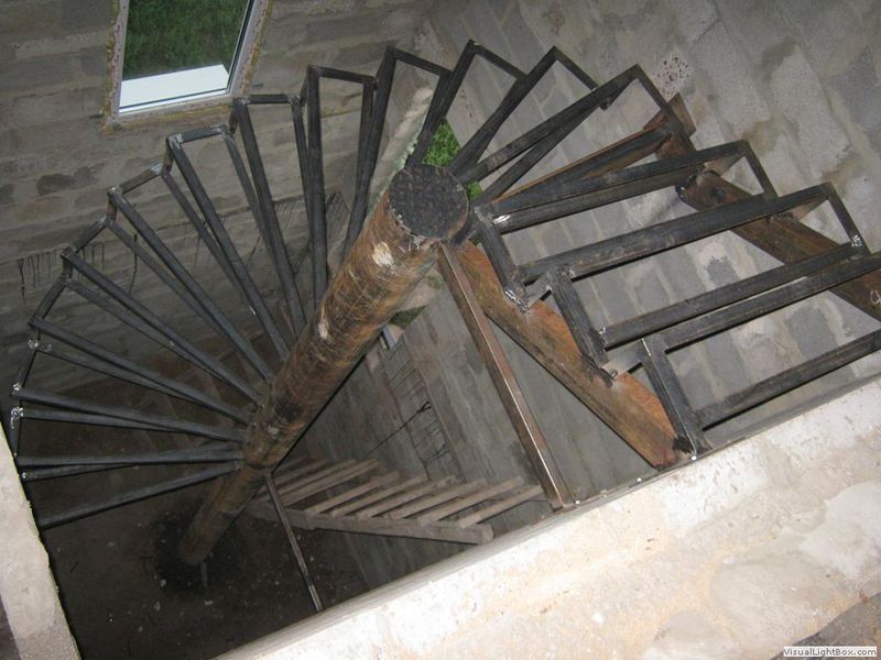Металлическая основа лестниц