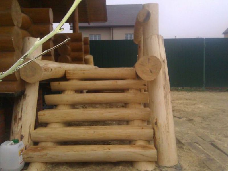 Изготовление лестниц из сруба