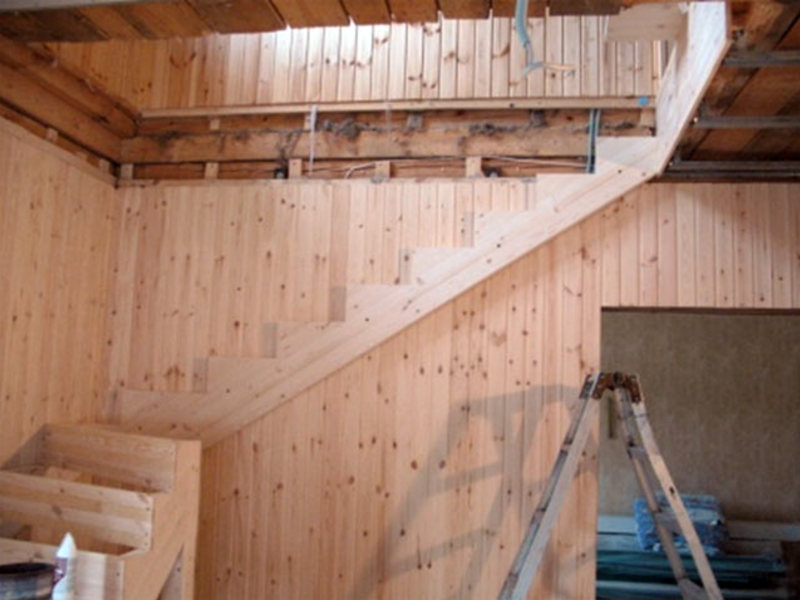 Как построить деревянную лестницу