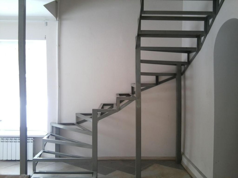 Проектирование и строительство винтовой металлической лестницы