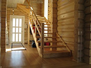 Современный дизайн деревянной лестницы