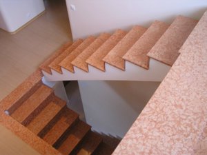 Облицовочные материалы для лестницы могут быть очень разными.
